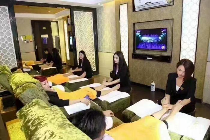 我与好友去了东莞知名油压足疗会所-一进店就给人满满的品质感