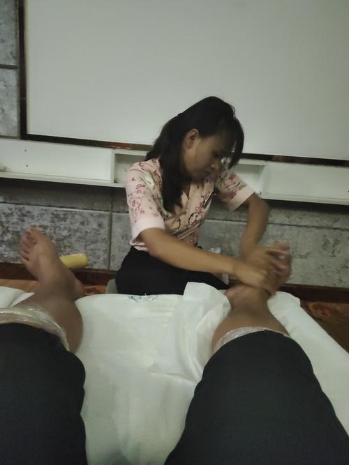 下班去东莞靠谱按摩按摩会所，技师手法专业，服务热情！