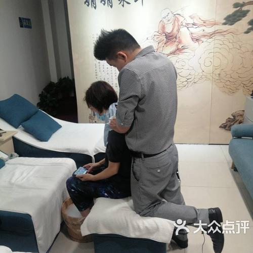 上月我在深圳周边男士私密养生会所，技师技术不错，超有耐心