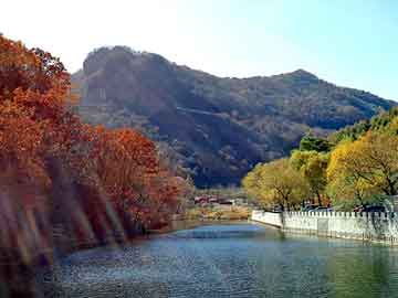 春瀑休闲会馆，春泉浴池电话