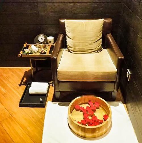 水疗半套服务，水疗套餐是什么怎么做的？